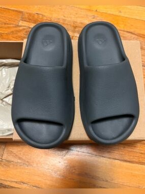 adidas YZY Slide
